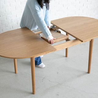 �B伸長用天板を手前へ回転させます。