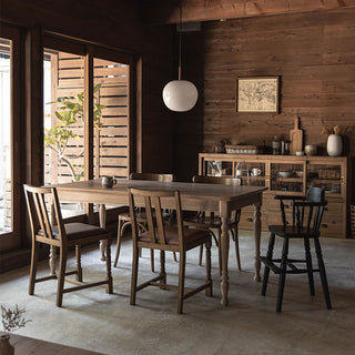 照明や自然光の下では、商品の色味や質感が異なって見えることがあります。