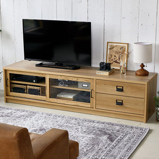 A�X機器や小物をほこりから守ってディスプレイできるガラス引き戸。