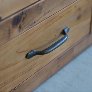 レトロな雰囲気を演出してくれる取っ手。