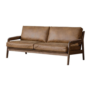 重厚感のある佇まいでお部屋の主役になるソファです。