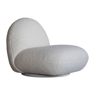 座面は360度回転するので座ったまま体の向きを自在に変えられます。