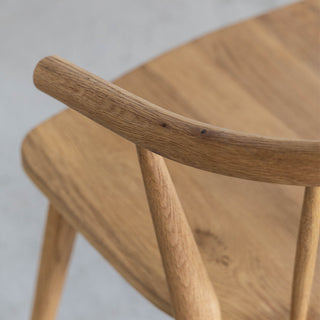 チェアの動作が少なく出入りしやすいのがポイント