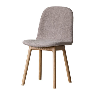 モダンで無駄のないシンプルなデザインのチェア