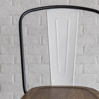 背面がハイバックなので安定感のある座り心地です。