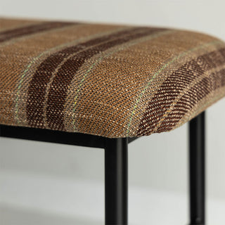 どこか懐かしさのあるクラブストライプ生地を使用。