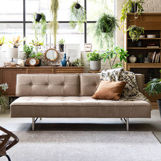 すっきりとした上品なモダンデザインソファで、細部の表情までこだわりました。