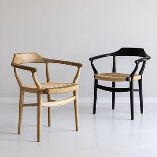 背もたれからアーム部分へとつながるカーブが、身体を優しく支えてくれます。