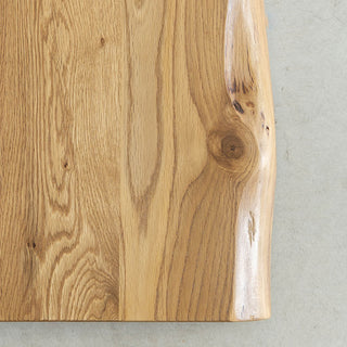 天然木のライブエッジを使用しているため、商品には個体差があります。