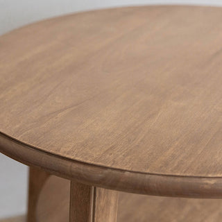 ちょっとした小物が置ける中棚があり、ソファやベッドのサイドで活躍してくれます。