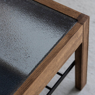 天板は、透け感が美しいデザインガラス。