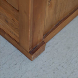 どっしりとした安定感のある台座に仕上がってます。