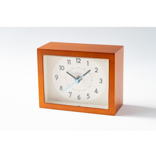 木枠は鯖江の木工職人さんの手によって組み立てられ、塗装されています。