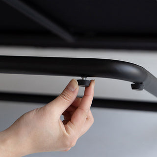 がたつきを防ぐアジャスター付き。