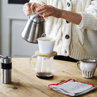 日々のメンテナンスは、平織の乾いた布で。