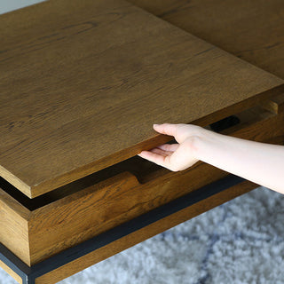 天板の片側をもちあげるだけの楽々昇降テーブル。※イメージはオークカラー