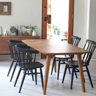 ブラックはシックで落ち着いた印象に仕上がります。