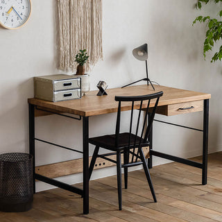 お家でのデスクワークや勉強机としてはもちろん、オフィスでもご使用いただけます。