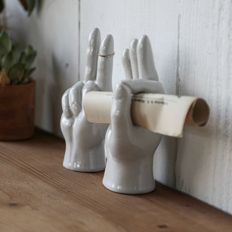 ハンドモチーフ　オブジェ　灰皿　小物入れ　陶器　スペースエイジ置物アート　モダン Amazon.co.jp: ハンドオブジェ オーケー OK 手の置物 セラミック