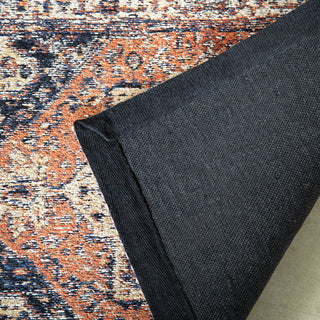 裏地付きで程よい厚み。※滑り止めは付いていません。