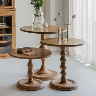 左：ツムギ　右：アザミ　奥：アデル：