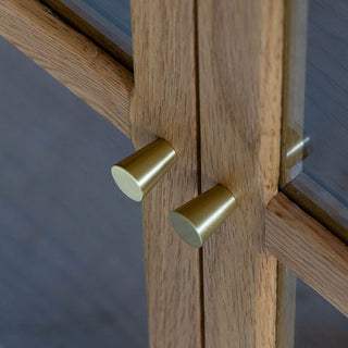 真鍮の取っ手がアクセントになっています