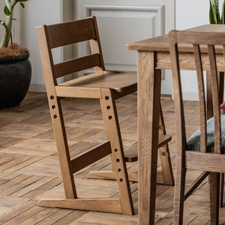 サイズ調整できるキッズチェア。