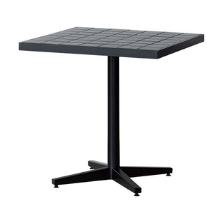 本物のタイルを貼りこんだカフェテーブル。