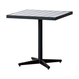 本物のタイルを貼りこんだカフェテーブル。