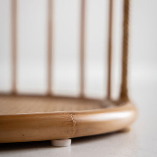 傷を防ぐ脚キャップ付き。