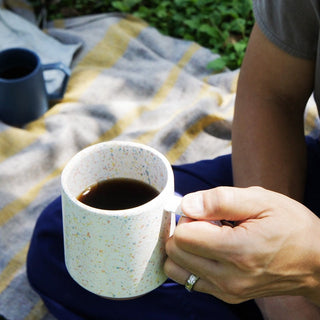380mlという大容量なのに、手にピタッっとはまり、重さを感じず持ち上げられます。
