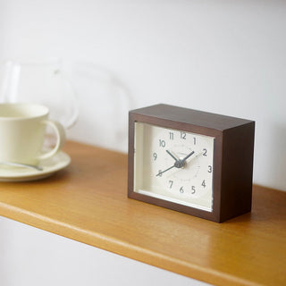 1960年代のビンテージクロックの要素とノスタルジックさを感じるデザイン