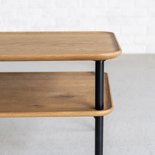 ブラック色の鉄脚がすっきり見せてくれます。