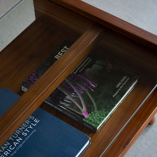 天板下はちょっとしたものを置けるスペースとして活用可◎