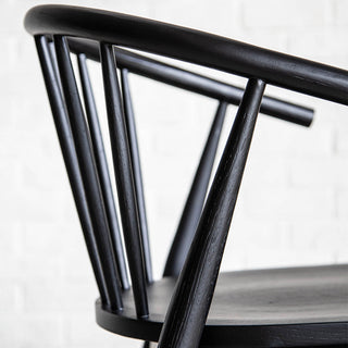 体を預けると包み込むように背中から腕までを支えてくれます