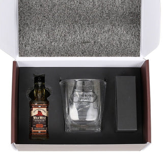 グラスと天然石、ボトル・グラスを並べて置けるコースターが付属。