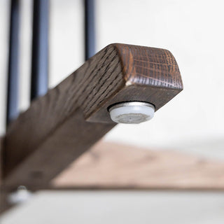 ガタツキを調整できるアジャスター付き