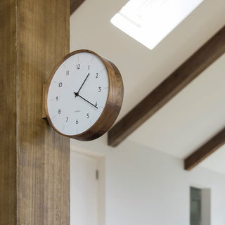 モダンなブラックよりも木目が良く見え、優しい印象です