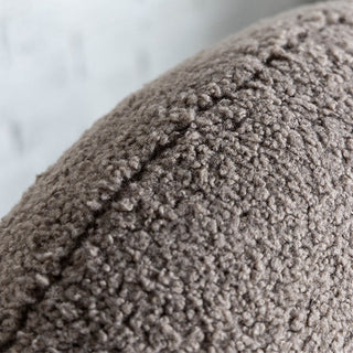 立体感のあるモコモコ素材は、柔らかく心地よい肌触りです。