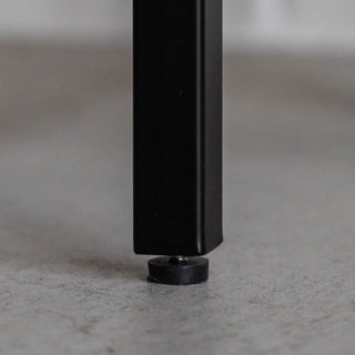 ガタツキを調整できるアジャスター付き