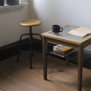 読み物をする時のちょっとした腰掛けとして。