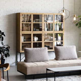 食器や本、お気に入りの雑貨を飾ってコレクションボードとしてもおすすめ◎