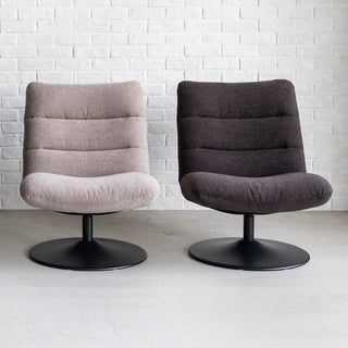 左：TIM ベージュ　右：TIM チャコールブラウン