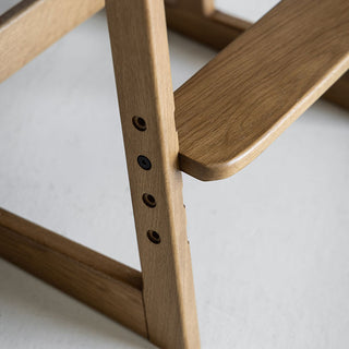 足置きは４段階で高さ調整可能です。