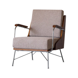 異素材の組み合わせが印象的なソファ。