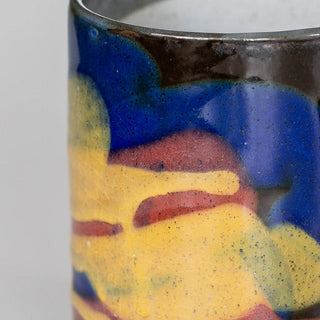 表面には陶器特有の｢貫入｣という細かいヒビのような模様も入り表情豊か