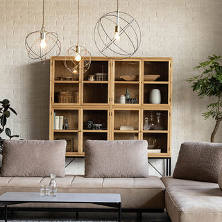 全体はオーク材の優しい風合いに、脚元はシャープなスチール脚で仕上げました。