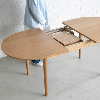 �A引くと天板の間に伸長用天板が見えます。