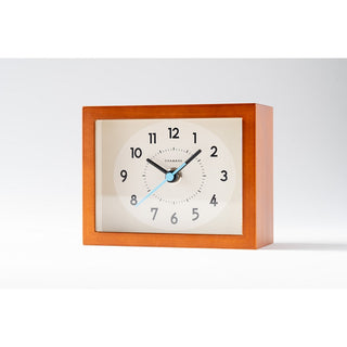 木枠には国内で採れたひのきの無垢材を使用。