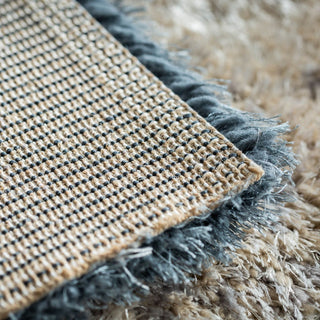 滑り止め加工はされていませんが、厚みがあるため動きにくいです。